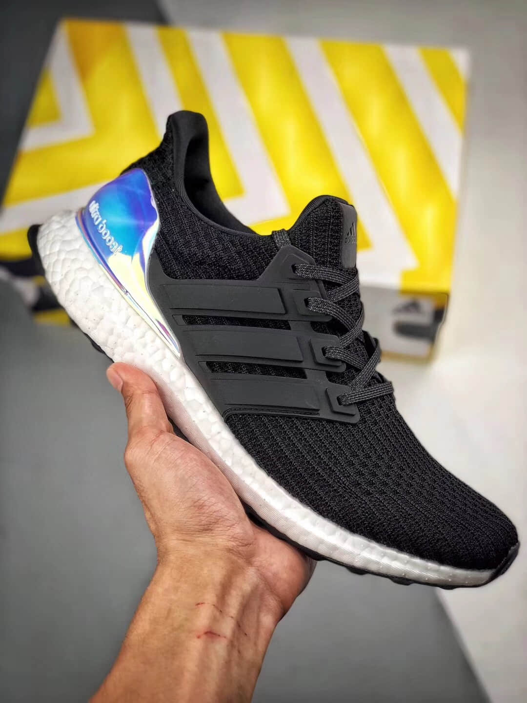 アディダス Ultra Boost 4.0 